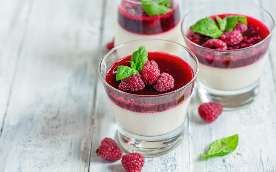 Whole milk yoghurt with raspberry coulis